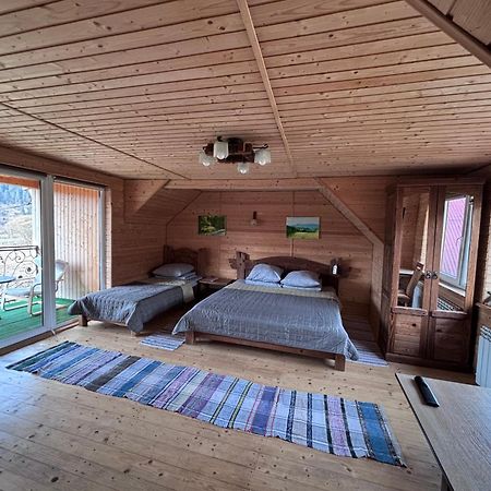 Gostynna Rodyna Hotel Izki Bagian luar foto