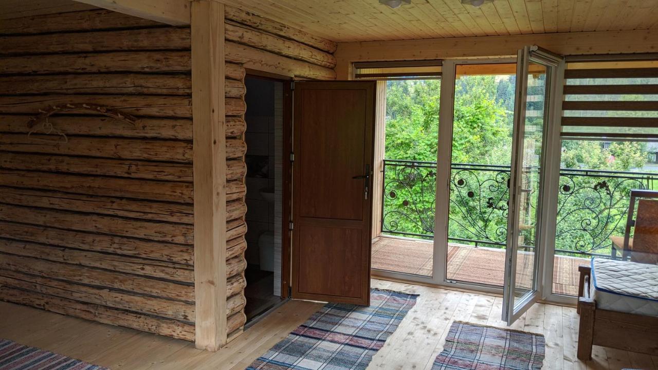 Gostynna Rodyna Hotel Izki Bagian luar foto