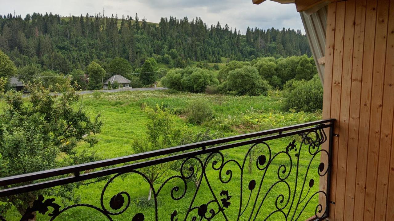Gostynna Rodyna Hotel Izki Bagian luar foto