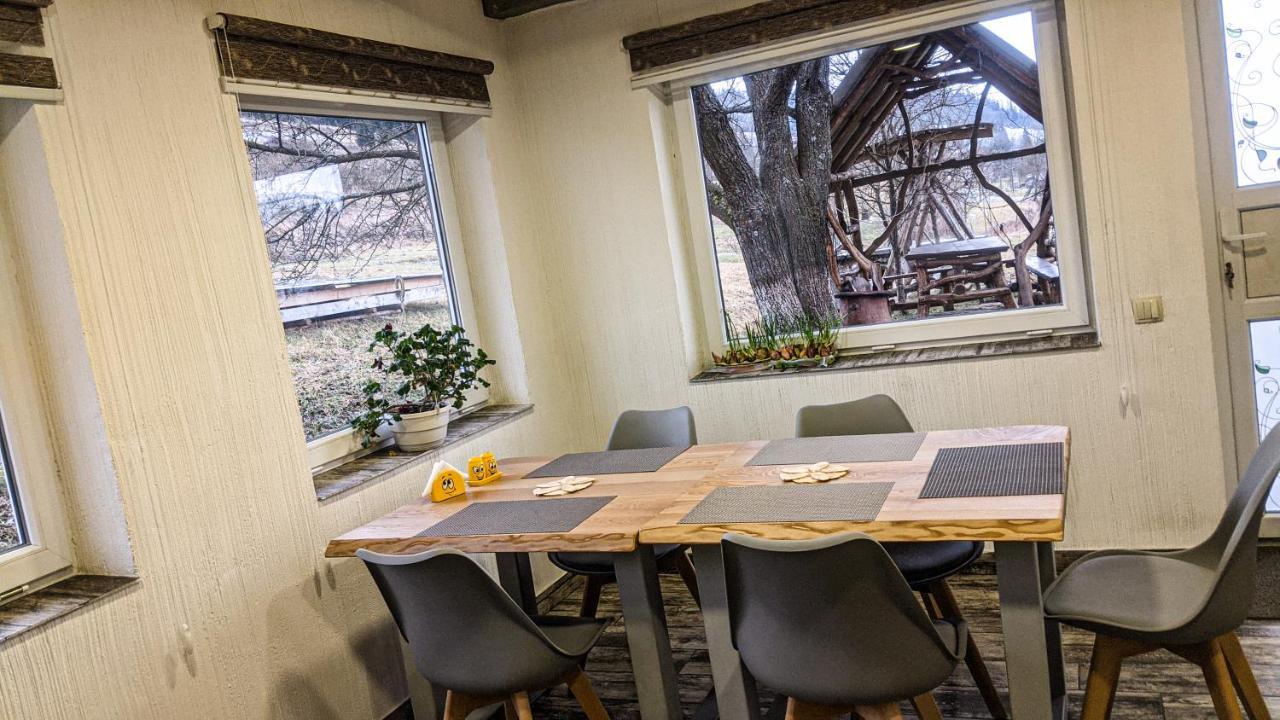 Gostynna Rodyna Hotel Izki Bagian luar foto