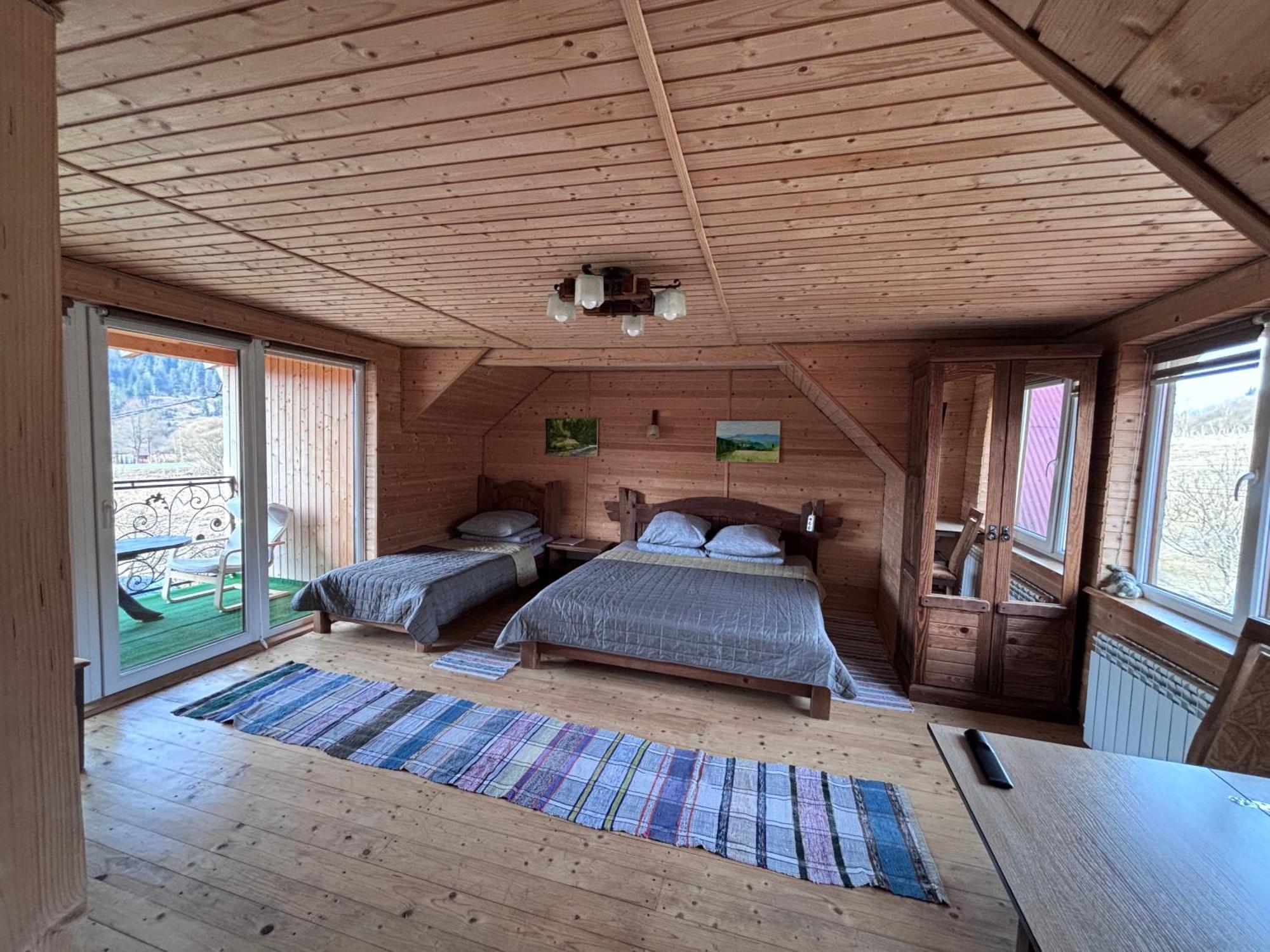 Gostynna Rodyna Hotel Izki Bagian luar foto