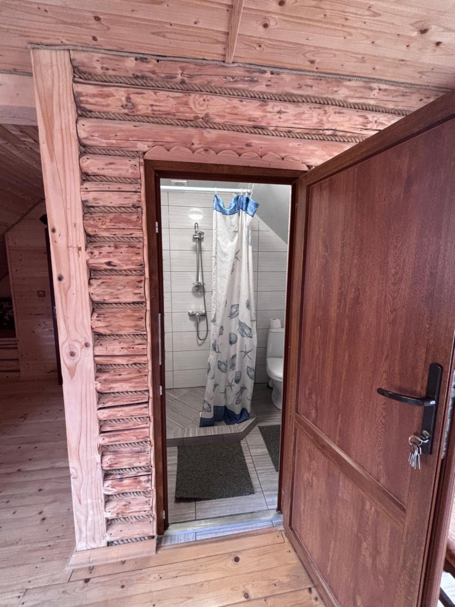 Gostynna Rodyna Hotel Izki Bagian luar foto