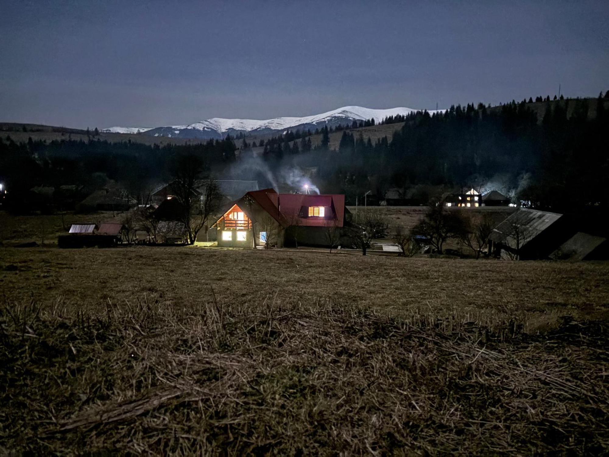 Gostynna Rodyna Hotel Izki Bagian luar foto