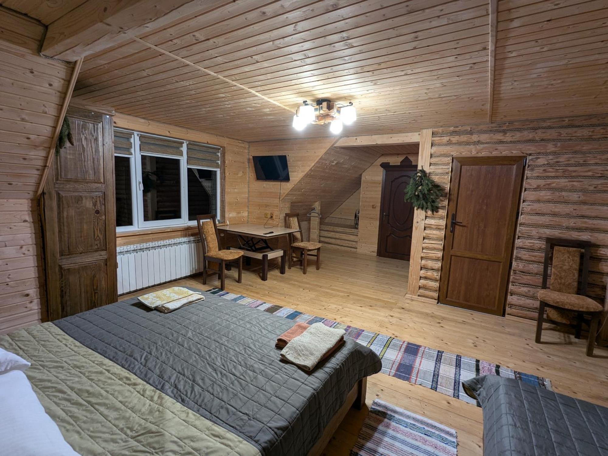 Gostynna Rodyna Hotel Izki Bagian luar foto