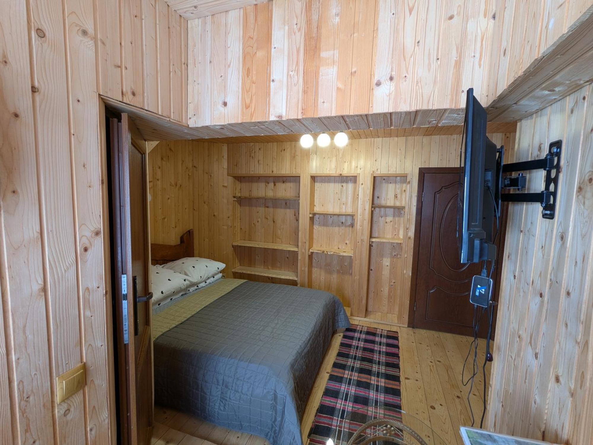 Gostynna Rodyna Hotel Izki Bagian luar foto