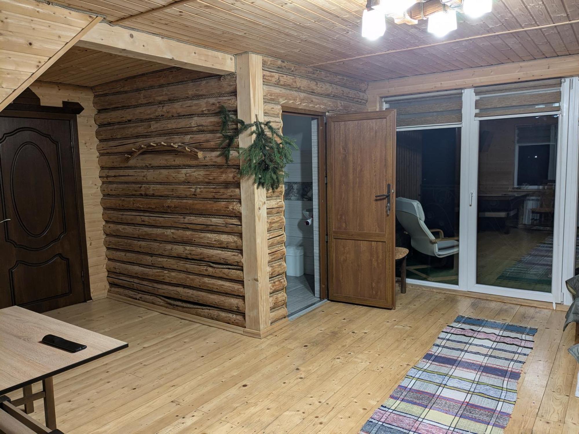 Gostynna Rodyna Hotel Izki Bagian luar foto