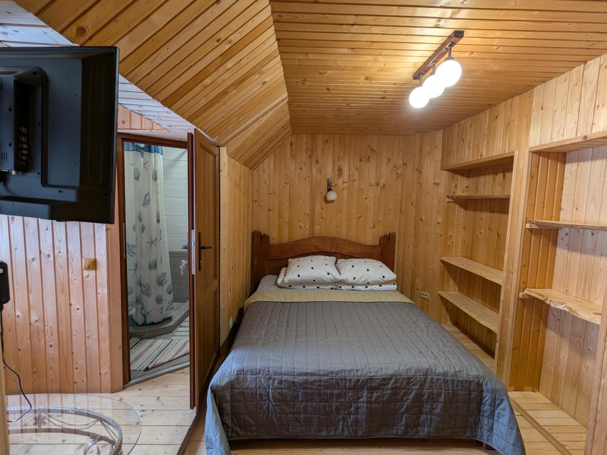 Gostynna Rodyna Hotel Izki Bagian luar foto