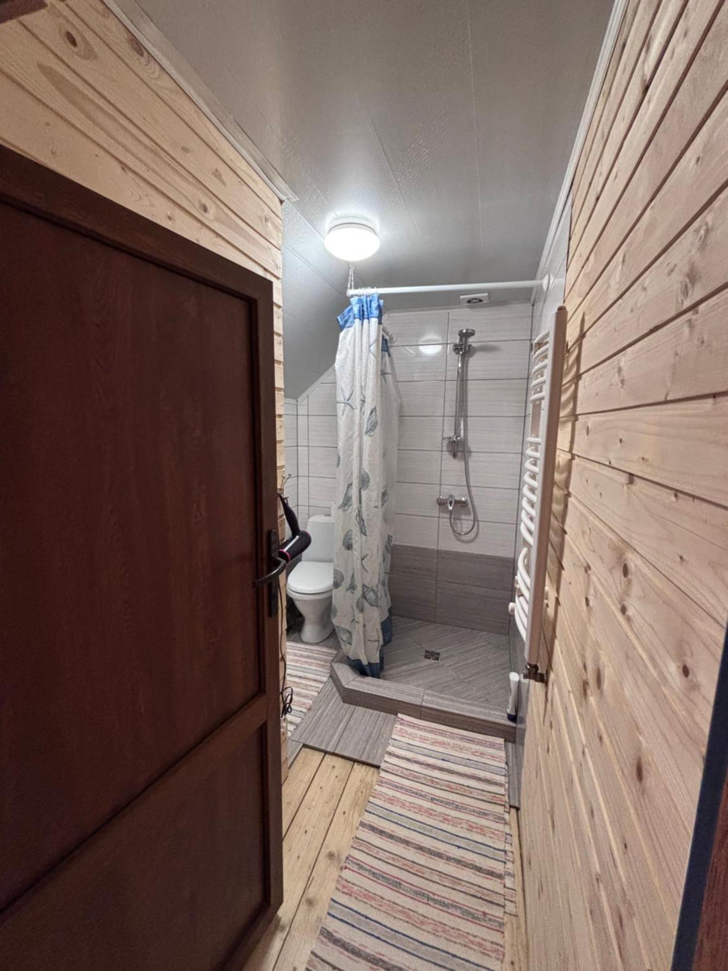 Gostynna Rodyna Hotel Izki Bagian luar foto