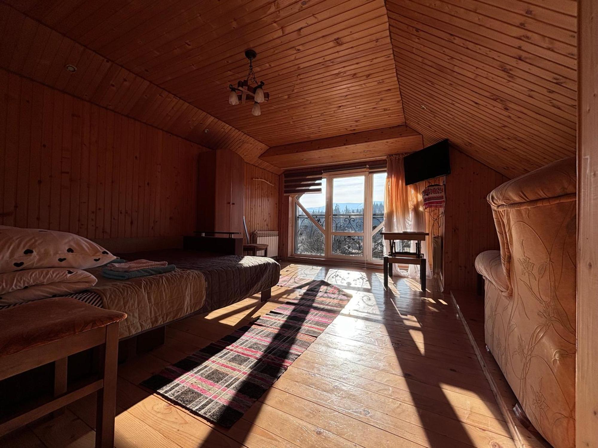 Gostynna Rodyna Hotel Izki Bagian luar foto