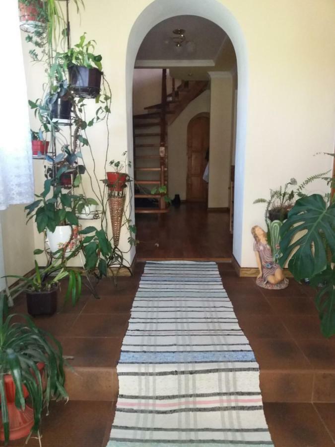 Gostynna Rodyna Hotel Izki Bagian luar foto