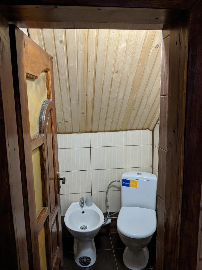 Gostynna Rodyna Hotel Izki Bagian luar foto