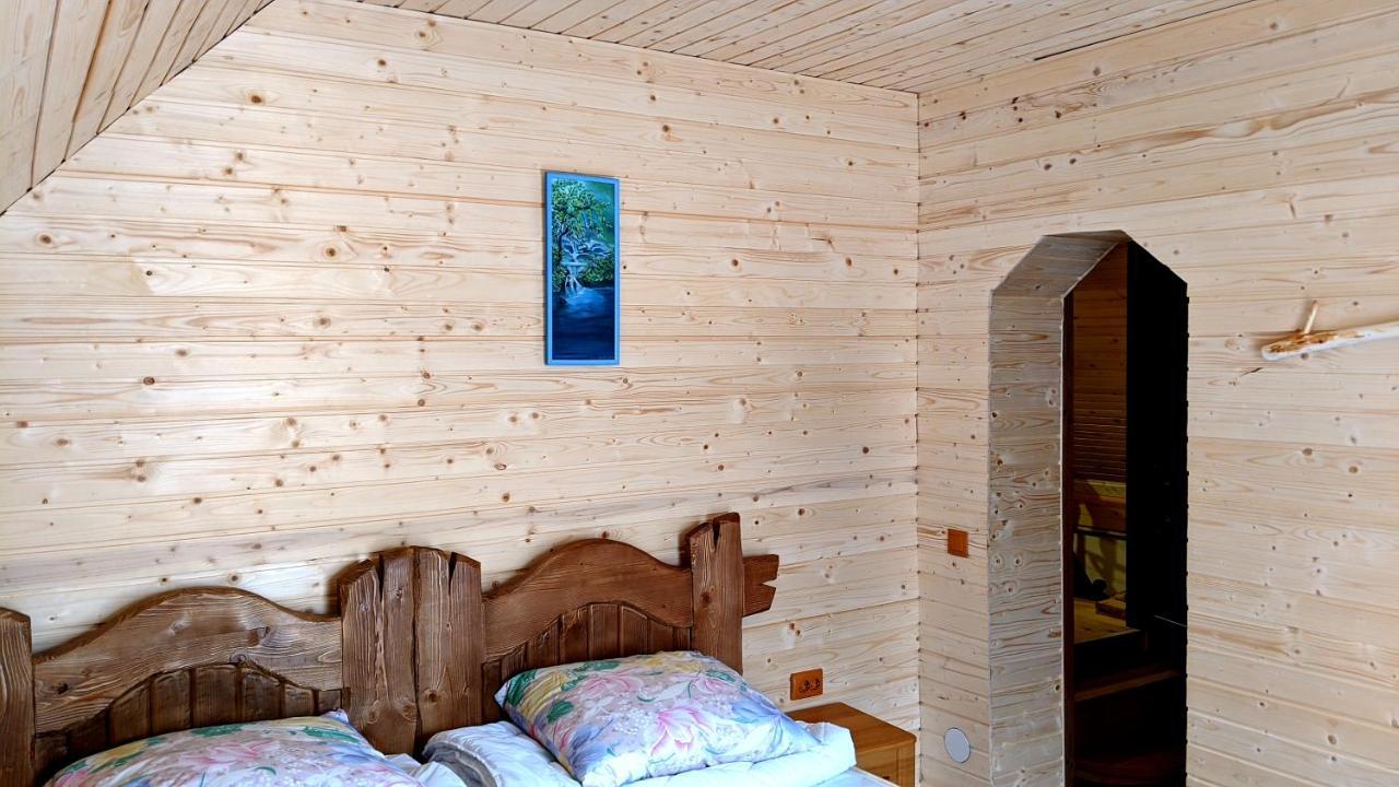 Gostynna Rodyna Hotel Izki Bagian luar foto